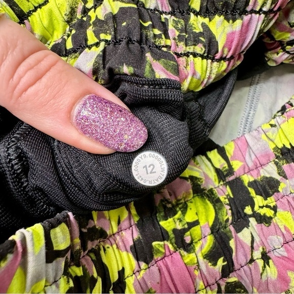 Lululemon Hotty Hot High Rise Atheltic Shorts Inflected Highlight Yellow 12 - Picture 10 of 10